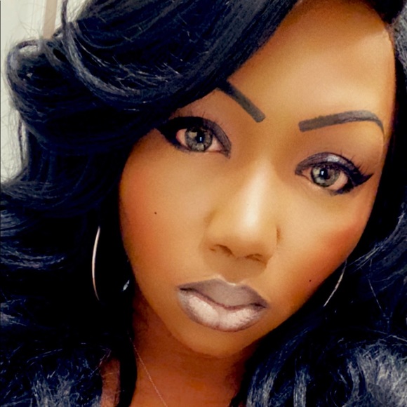 Meet your Posher, Carolyn - Picture 1 of 1